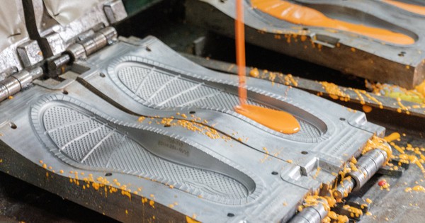 NYT: Việt Nam soán ngôi công xưởng giày thế giới từ Trung Quốc, DN Boston 90 năm cũng phải ‘di cư’ đến Đồng Nai và 40-50% lượng giày Nike, Adidas là Made in Vietnam