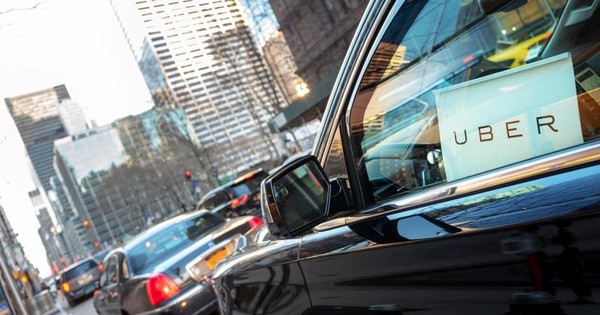 Pin điện thoại yếu, giá gọi xe công nghệ sẽ cao hơn: Giải mã ‘bí thuật’ định giá của AI, dữ liệu là mỏ vàng nhưng đạo đức là lằn ranh đỏ