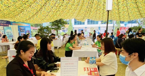 Sau Tết, dự báo nhiều ngành “khát” lao động