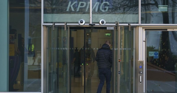 Một công ty kiểm toán trong Big Four sắp cắt giảm 600 việc làm, nhân viên được thông báo trong cuộc họp khẩn hôm thứ 6