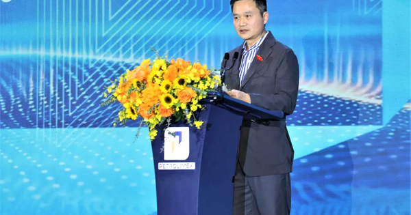 Lời cảnh báo từ Chủ tịch đầu mối xăng dầu lớn nhất Việt Nam: “Nếu không thay đổi, chúng ta sẽ tụt lại ngay trên chính thị trường của mình”